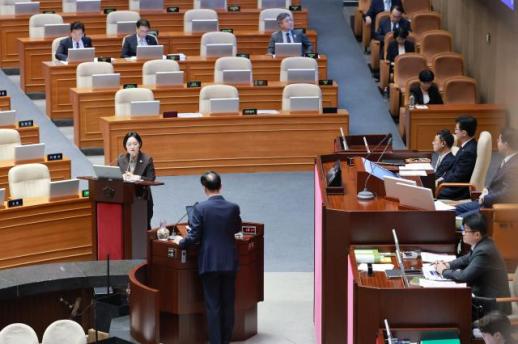 여야, 정치 분야 대정부질문...개헌·정부 인사시스템 등 충돌