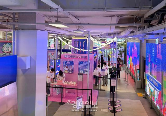 올리브영N 성수 매장 1층에 마련된 산리오캐릭터즈 팝업 올리브영 시티 로그 모습 사진정보운 기자