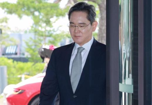 이재용 회장, 母 홍라희 삼성전자 지분 1.9조원 매수…상속세 대출 상환 목적