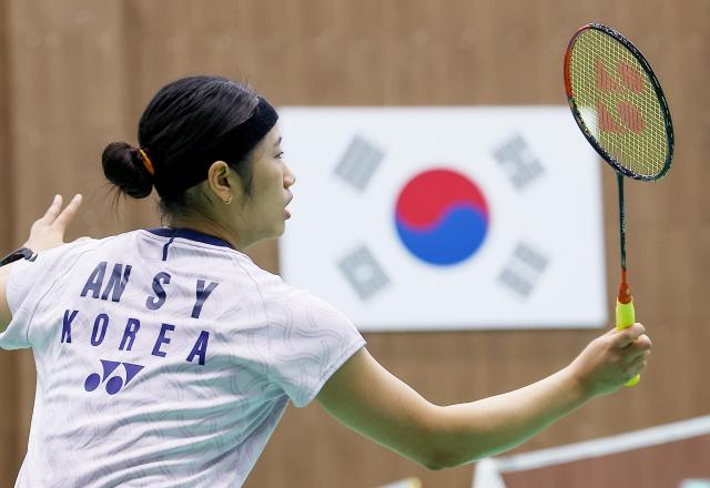 대한민국 배드민턴 국가대표 안세영이 8일 진천 국가대표선수촌에서 열린 2026 아이치·나고야 아시안게임 대한배드민턴협회 미디어데이 공개훈련에서 연습하고 있다 사진연합뉴스