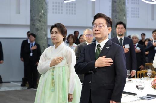 [종합] 李 내 임기 헌법상 명확히 제한…野 연임 개헌 공세 반박