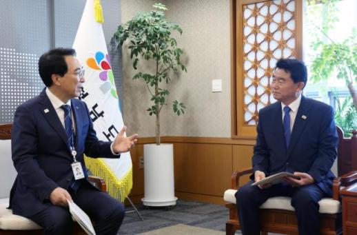 유승광 서천군수, 박수현 지사에 장항 국립휴양공원 지원 요청