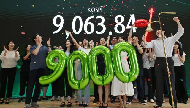 Korean brokerages Q2 profit tops 5 tln won on trading boom 