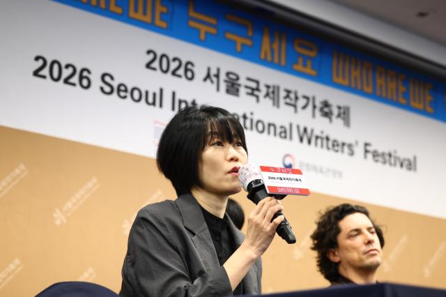 소설가 김애란이 10일 서울 중구 프레스센터에서 열린 2026 서울국제작가축제 기자간담회에서 인사말을 하고 있다 사진연합뉴스

