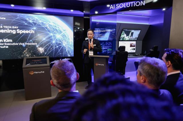 Hanwha Systems unveils space AI solution at Poland defense expo