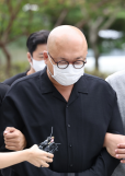 소설가 김애란 육체 찢고 흘러나오는 비효율성, 그게 인간