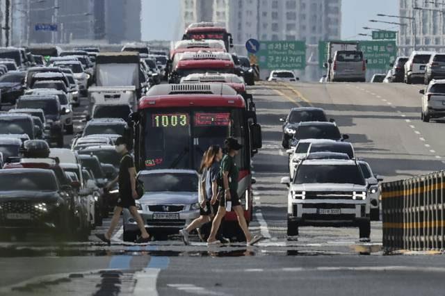 Seoul bus strike looms next week as wage talks stall
