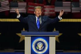 Trump thông báo hoàn trả 500 đô la cho 1 triệu người tham gia Obamacare