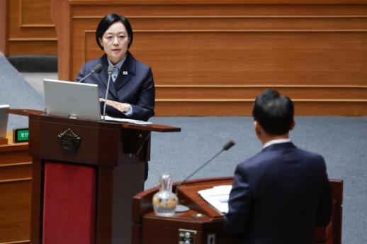 국회 대정부질문 3일째…세제 놓고 여야 정면충돌