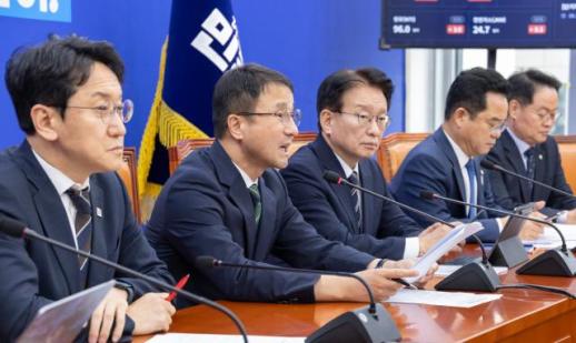 與 이진숙 국회 집회에 李 대통령 영정…그냥 안둘 것