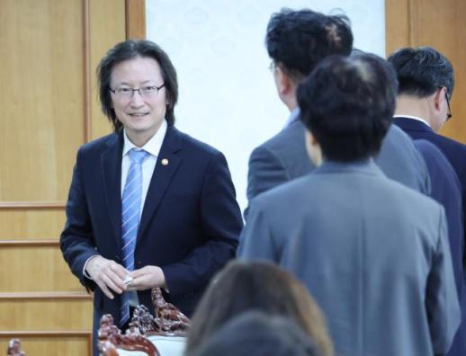 가맹점사업자단체 등록 문턱 낮출까…공정위원장 시행령 수정 고민