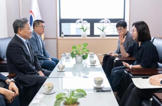 [ABC AI국가대전환=김성진 전력거래소 이사장] 5분 뒤 필요한 전기까지 AI가 계산한다…대한민국 전력의 AI 관제탑