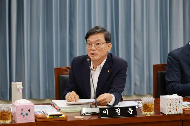 전남광주통합특별시의회 이정운 의원더불어민주당․무안2은 지난 10일 행정소방위원회 2025년도 결산 심사에서 예측 가능한 예산의 불용 처리 문제와 인건비성 예산 전용에 대한 관리 강화를 강력히 주문했다사진전남광주통합특별시의회