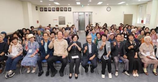 김보라 안성시장 배움의 열기로 가득한 노인대학의 2학기 개강 진심으로 축하드린다