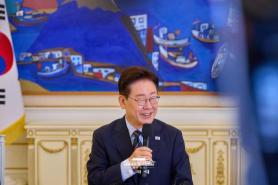 Lee pushes to expand food aid for underprivileged