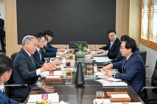 이용우 부여군수, 박수현 충남지사에 호국원 유치 등 6대 현안 건의