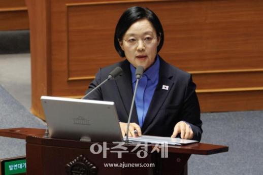 [포토] 대정부질문 답변하는 ​​​​​​​한성숙 국무총리