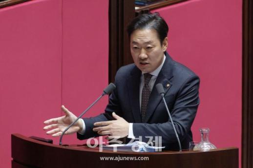[포토] 대정부 질문하는 ​​​​​​​박수민 의원