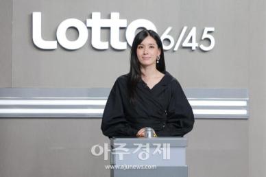[포토] 모니카, 로또 황금손으로 인사드려요~