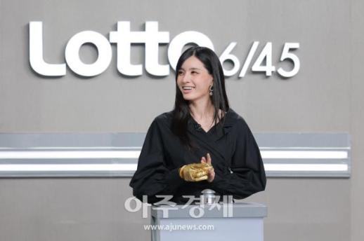 [포토] 모니카, 설레는 로또 생방송 리허설 현장
