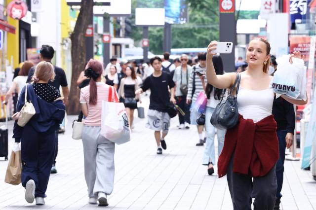 圣水洞汝矣岛成新兴旅游打卡地 明洞购物中心地位仍难撼