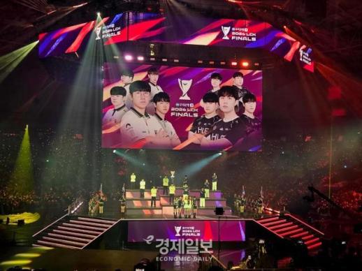 젠지 2연패냐 한화생명 첫 우승이냐…LCK 왕좌 놓고 마지막 승부