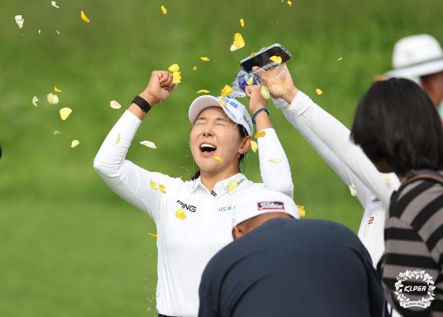 박보겸이 한국여자프로골프KLPGA 투어 데뷔 이후 처음으로 메이저 퀸의 영예를 안았다 사진KLPGA