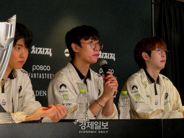 젠지 원딜 룰러 박재혁 선수가 소감을 밝히고 있다 사진류청빛 기자