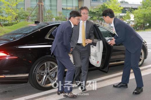 [포토] 출근하는 이재근 KB금융 차기 회장 후보