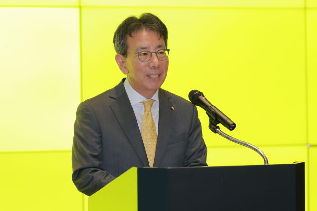 KB금융지주 차기 회장 최종 후보로 선정된 이재근 KB금융지주 부문장이 14일 오전 서울 영등포구 KB금융그룹 본사로 출근 소감을 전하고 있다 20260914사진유대길 기자 dbeorlf123ajunewscom