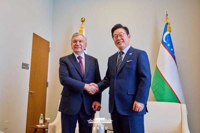 Lee holds five bilateral talks before Central Asia summit