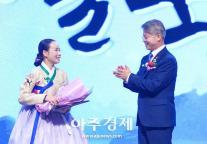Giải thưởng Tổng thống tại Liên hoan Nhạc dân tộc Im Bang Ul năm nay thuộc về nghệ sĩ Minh Eun Kyung