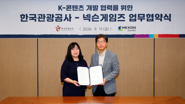 Kim Young-mi left head of the Korea Tourism Organizations tourism AI innovation division and Kang In-soo head of Nexon Games management headquarters pose for a photo after signing a cooperation agreement on Sept 11 Courtesy of Korea Tourism Organization