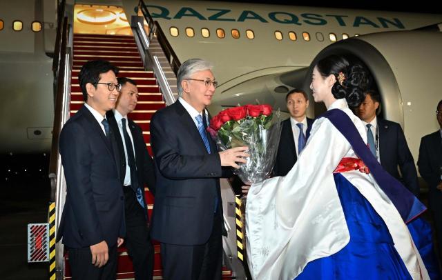 Tokayev arrives for summit as Kazakhstan eyes AI and minerals deals