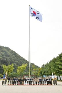 화천청소년수련관 앞에 60m 태극기 게양대 준공