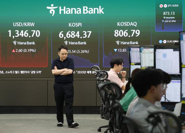 الأسواق الكورية تهبط 3.26% وسط ارتفاع أسعار الفائدة وتراجع وتيرة تطوير الذكاء الاصطناعي يضرب أسهم أشباه الموصلات