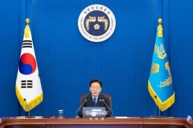 Fairness backlash jolts Lee, lifts conservative opposition