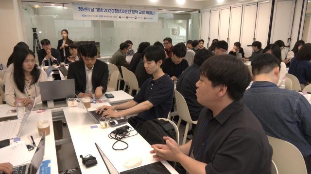 법무부 보건복지부 성평등가족부 국민권익위원회 4개 부처 청년자문단은 14일 서울 용산구 숙명여대 근처 한 카페에서 합동 정책 교류 세미나를 가졌다 사진법무부