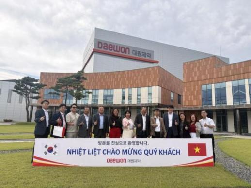 Đoàn đại biểu ngành dược Việt Nam thăm nhà máy Daewon, tìm kiếm cơ hội hợp tác 