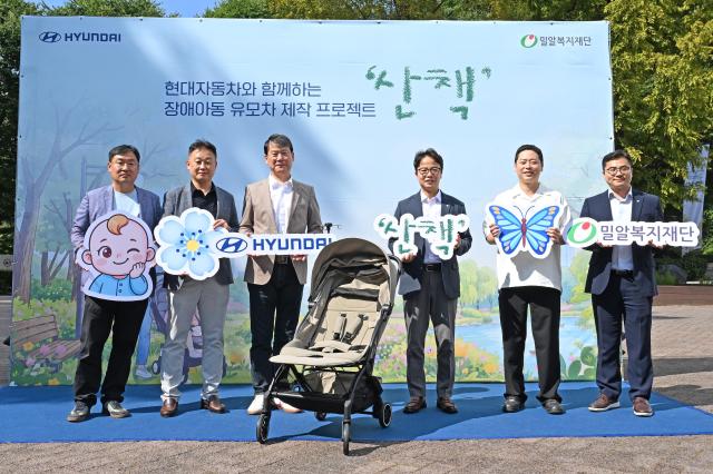  왼쪽부터 현대차 국내사업지원실 김경조 상무 현대차 국내지원사업부장 김은희 상무 현대차 국내사업본부 윤효준 본부장 밀알복지재단 황대벽 총괄본부장 와이업 도홍구 대표이사 밀알복지재단 조성결 실장 사진현대차