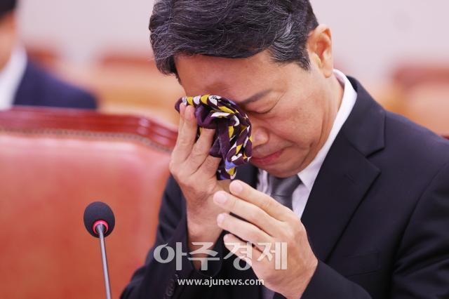 [포토] 눈물 훔치는 김승원 후보자