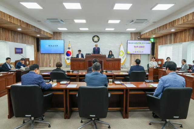 15일 울릉군의회 본회의장에서 제295회 울릉군의회 제1차 정례회 제3차 본회의가 열리고 있다사진울릉군의회