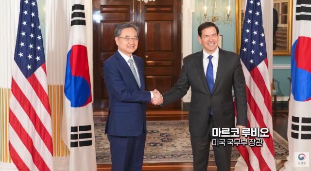 Cho flies to Washington, Seoul holds NSC meeting as Hormuz looms large