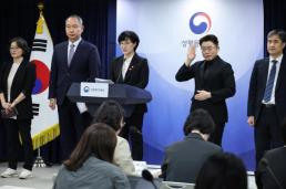 공수처, 룸살롱 접대 의혹 지귀연 부장판사 불구속 기소