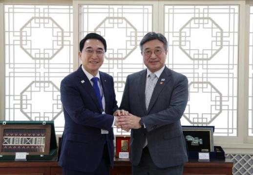 박수현 지사 국가정보자원관리원 본원 충남에…윤호중 장관에 공식 건의