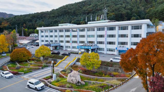 강원 인제군이 조선시대 지리지와 고지도에 기록된 ‘한계산’의 고유지명 회복을 위한 학술적 근거 마련에 나선다 사진은 인제군청 전경 사진인제군