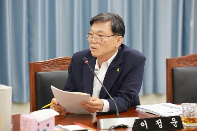 이정운 전남광주통합특별시의회 의원무안2이 지난 15일 행정소방위원회 자치행정본부 추가경정예산안 심사에서 ‘생활공감정책참여단’ 예산 전액 삭감과 비예산 사업 전환의 적정성을 지적하며 집행부에 질의하고 있다사진전남광주통합특별시의회