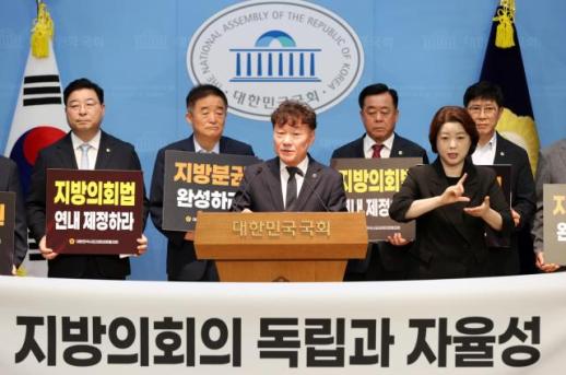 [강대웅의 정문일침(頂門一鍼)] 남종섭 경기도의회 의장 특립독행(特立獨行)...지방의회법 제정 소신을 행동으로