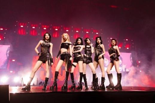 BABYMONSTER cháy vé cả hai đêm diễn đầu tiên tại Macau, thu hút 18.000 khán giả 