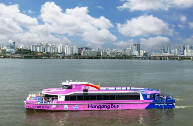 Han River ferry marks 1st anniversary with more than 600,000 riders
